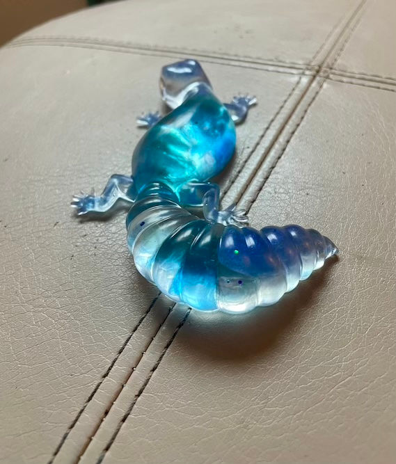 Thumbnail: Translucent blue glass resin lizard