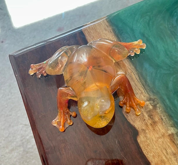 Thumbnail: glass resin yellow frog