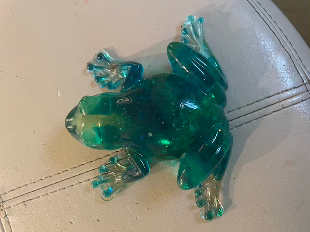 Thumbnail: frog decoration green figurine
