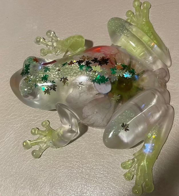 glass frog with mini leaves