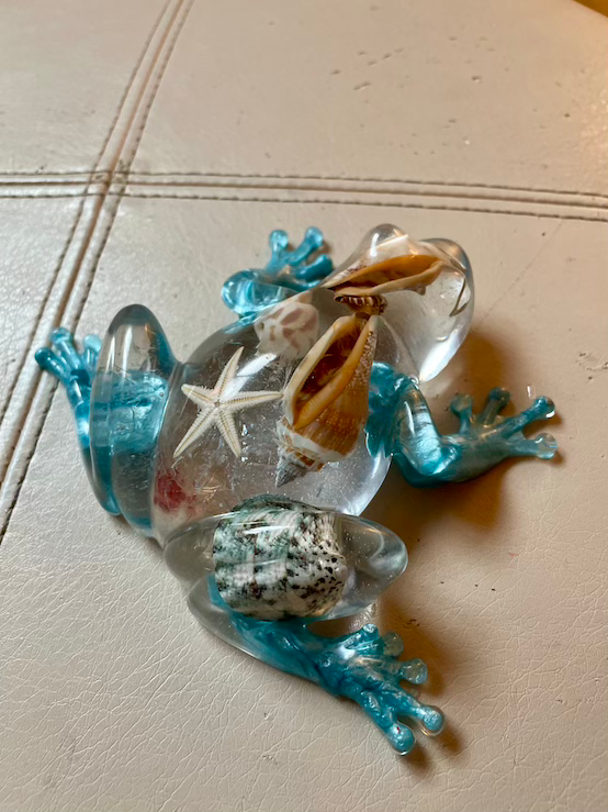 Thumbnail: Frog home decoration clear with shells and ocean blue feet