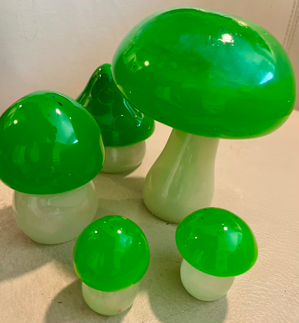 Thumbnail: green white glass mushroom