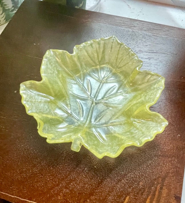 Thumbnail: Yellow Leaf Desk Tray
