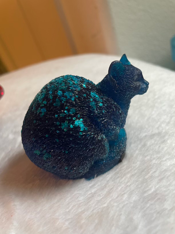 Thumbnail: blue cat glass