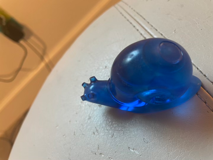 Thumbnail: Blue resin glass snail