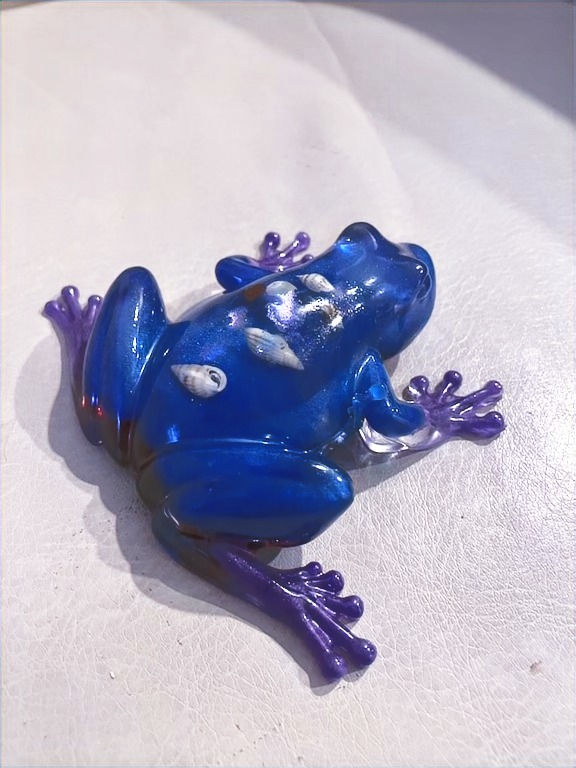 Thumbnail: resin frog figurine