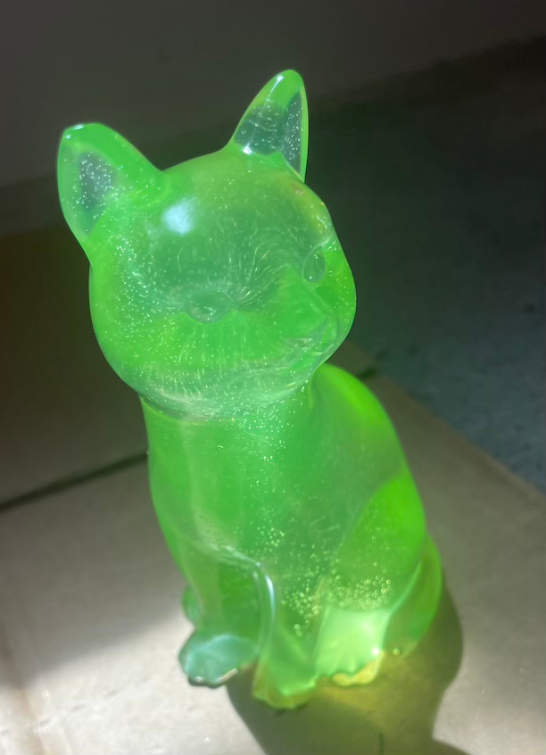 Thumbnail: green glass cat