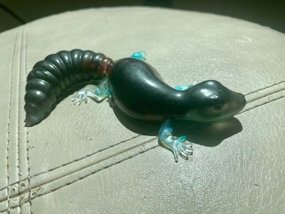 Thumbnail: Decorative lizard figurine