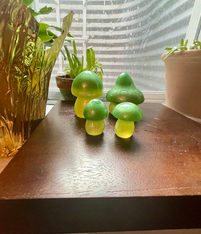 Thumbnail: glass mushrooms green