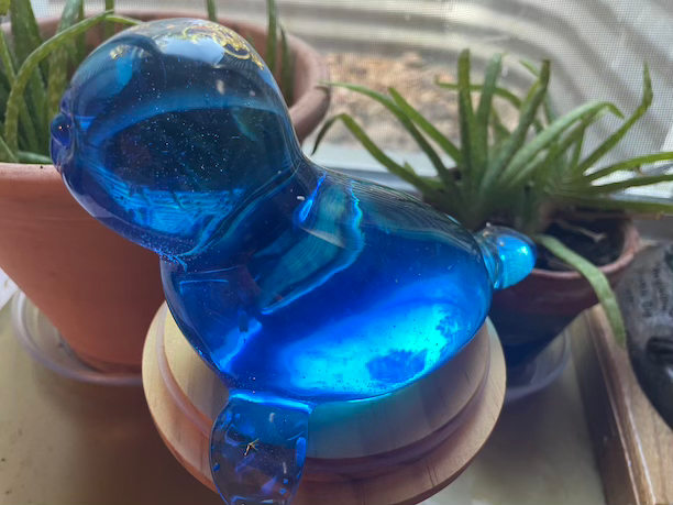 Thumbnail: Translucent blue glass resin seal