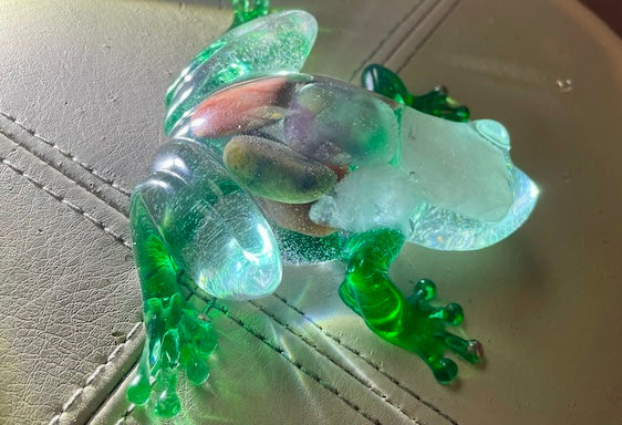 Thumbnail: green frog glass resin