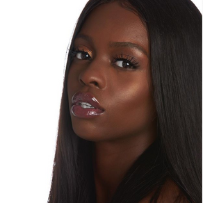 INTERNATIONAL MODEL SHEREENA DELGADO CREATES STRAIGHT WALK RUNWAY FOR UPCOMING FASHION MODELS