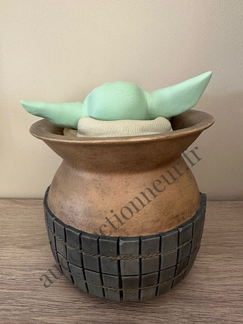 Miniature : FIGURINE STAR WARS THE MANDALORIAN -GROGU IN JAR ECHELLE 1/2 - REF SW202 ATTAKUS
