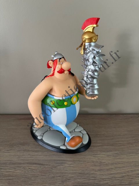 Miniature : FIGURINE OBELIX PILE DE CASQUES - REF 40099 PLASTOY COLLECTION UDERZO ASTERIX