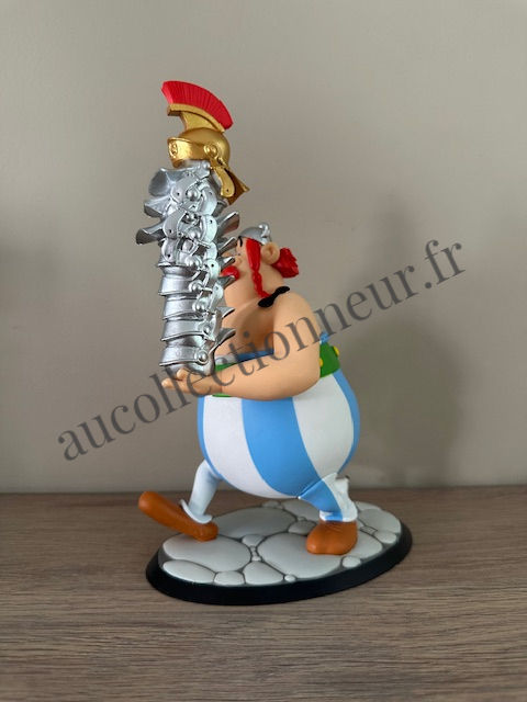 Miniature : FIGURINE OBELIX PILE DE CASQUES - REF 40099 UDERZO ASTERIX | Au Collectionneur