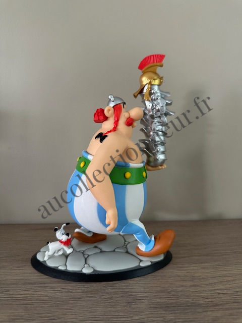 Miniature : FIGURINE OBELIX PILE DE CASQUES - REF 40099 UDERZO ASTERIX | Au Collectionneur
