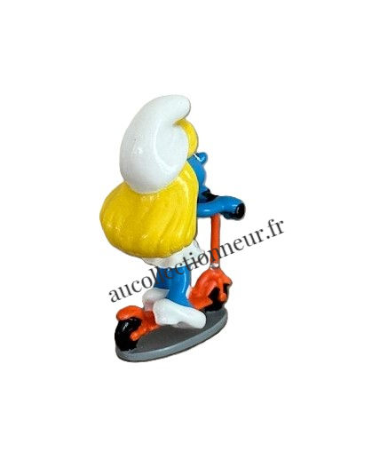 Miniature : FIGURINE PIXI 6483 SCHTROUMPFETTE A TROTINETTE | Au Collectionneur