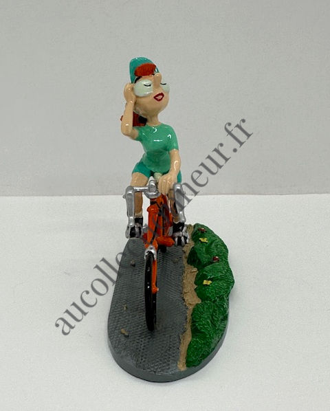 Miniature : FIGURINE PIXI 4676 JEANNE CYCLISTE VELO ORANGE | Au Collectionneur