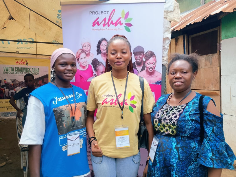 volunteers at projectasha's mentrual hygiene outreach