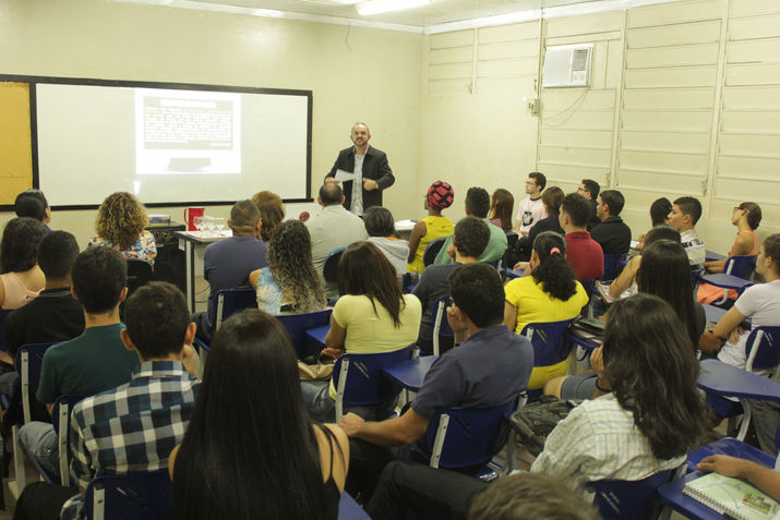 UEMASUL recepciona estudantes com aula Inaugural