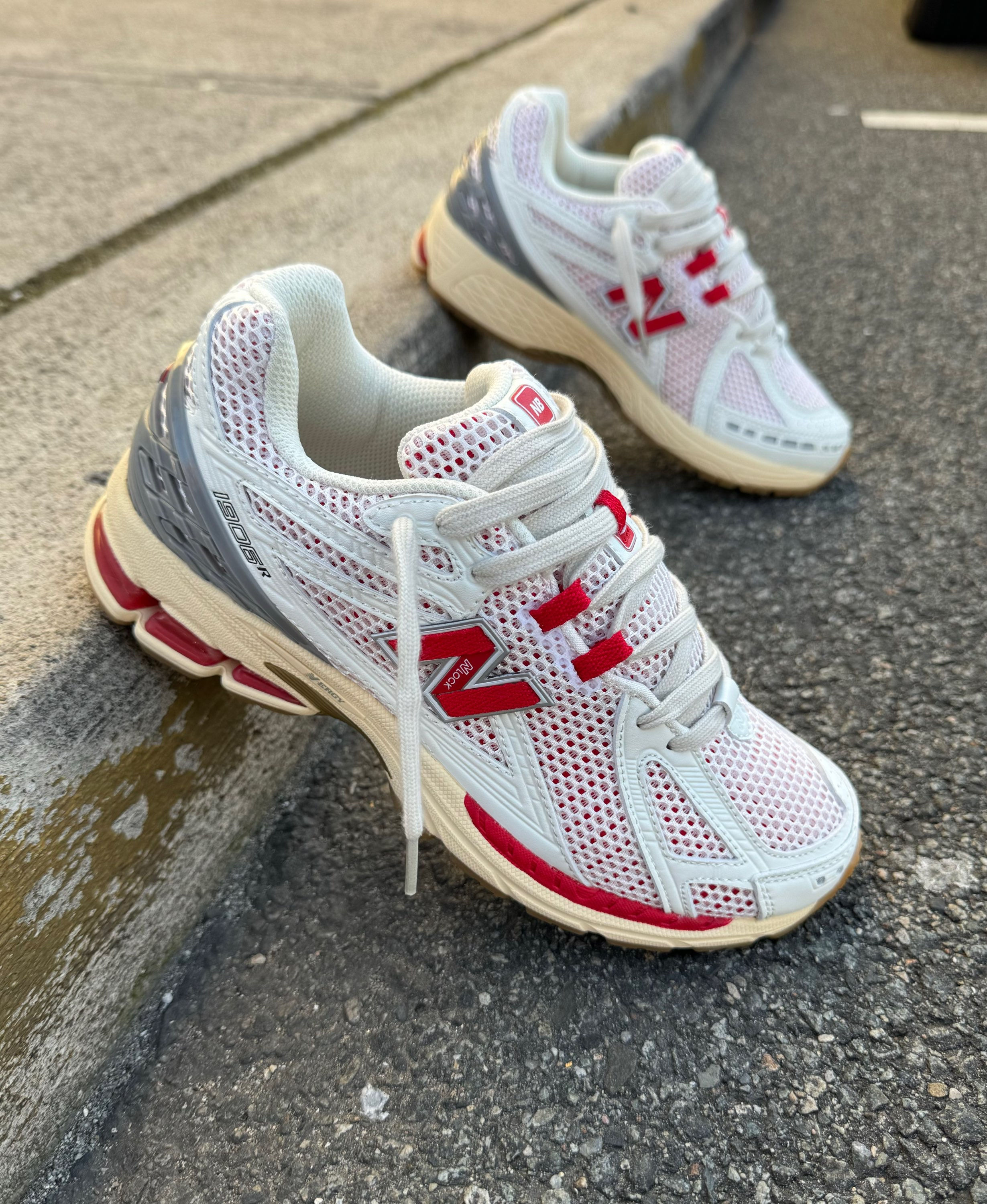 NEW BALANCE 1906R WHITE RED