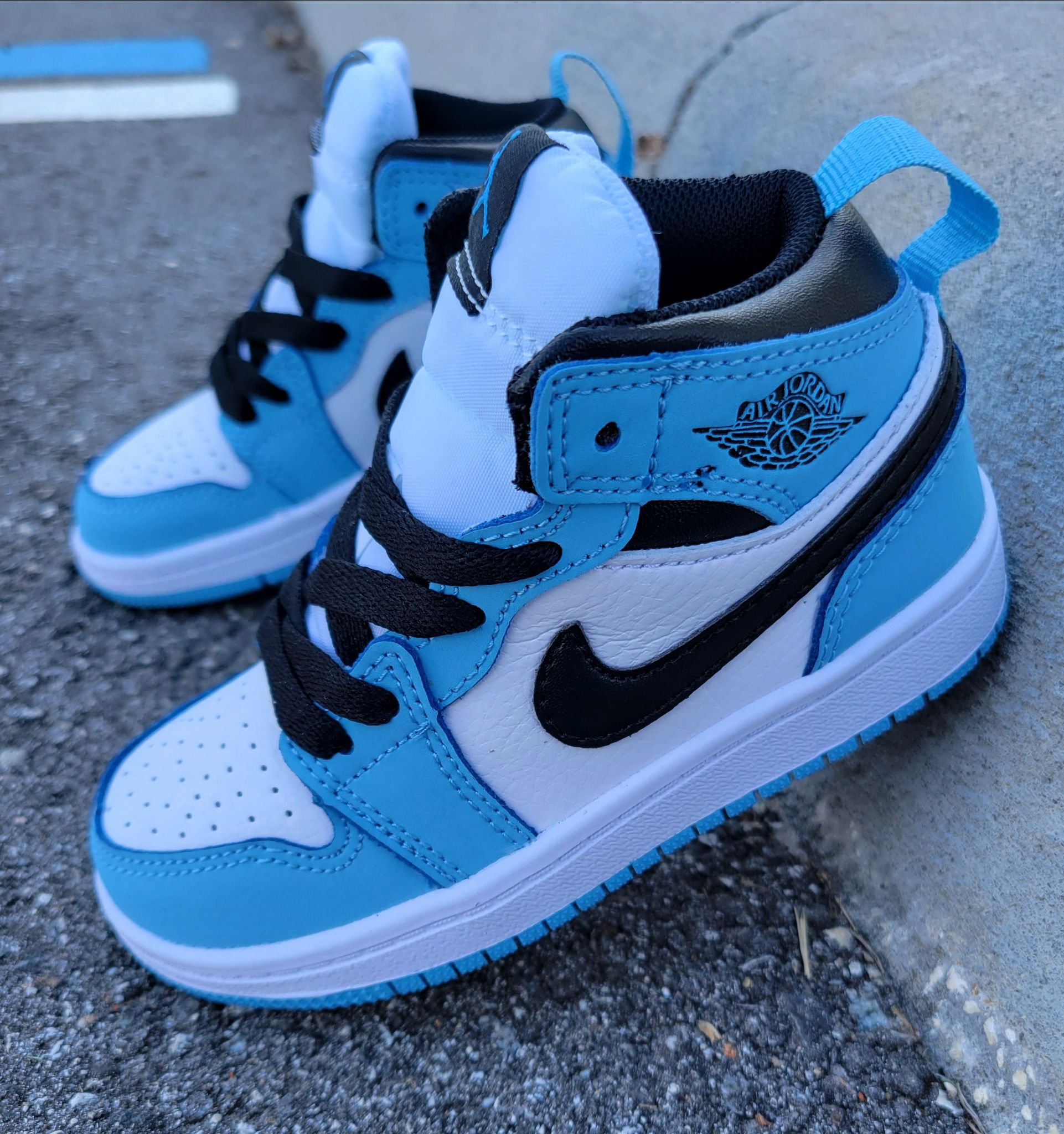 KIDS JORDAN 1 MID UNIVERSITY BLUE