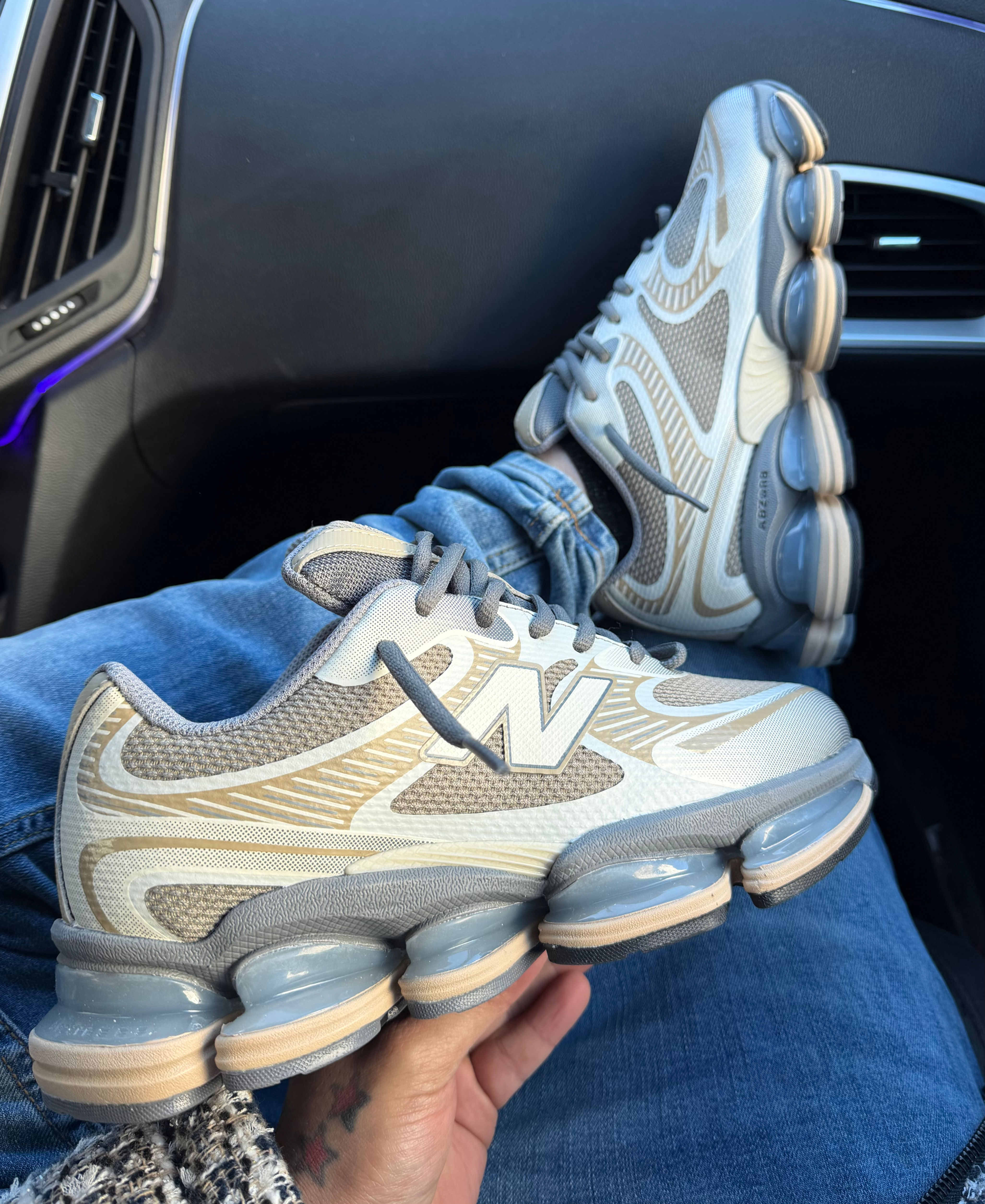 NEW BALANCE 2000 BEIGE GREY 