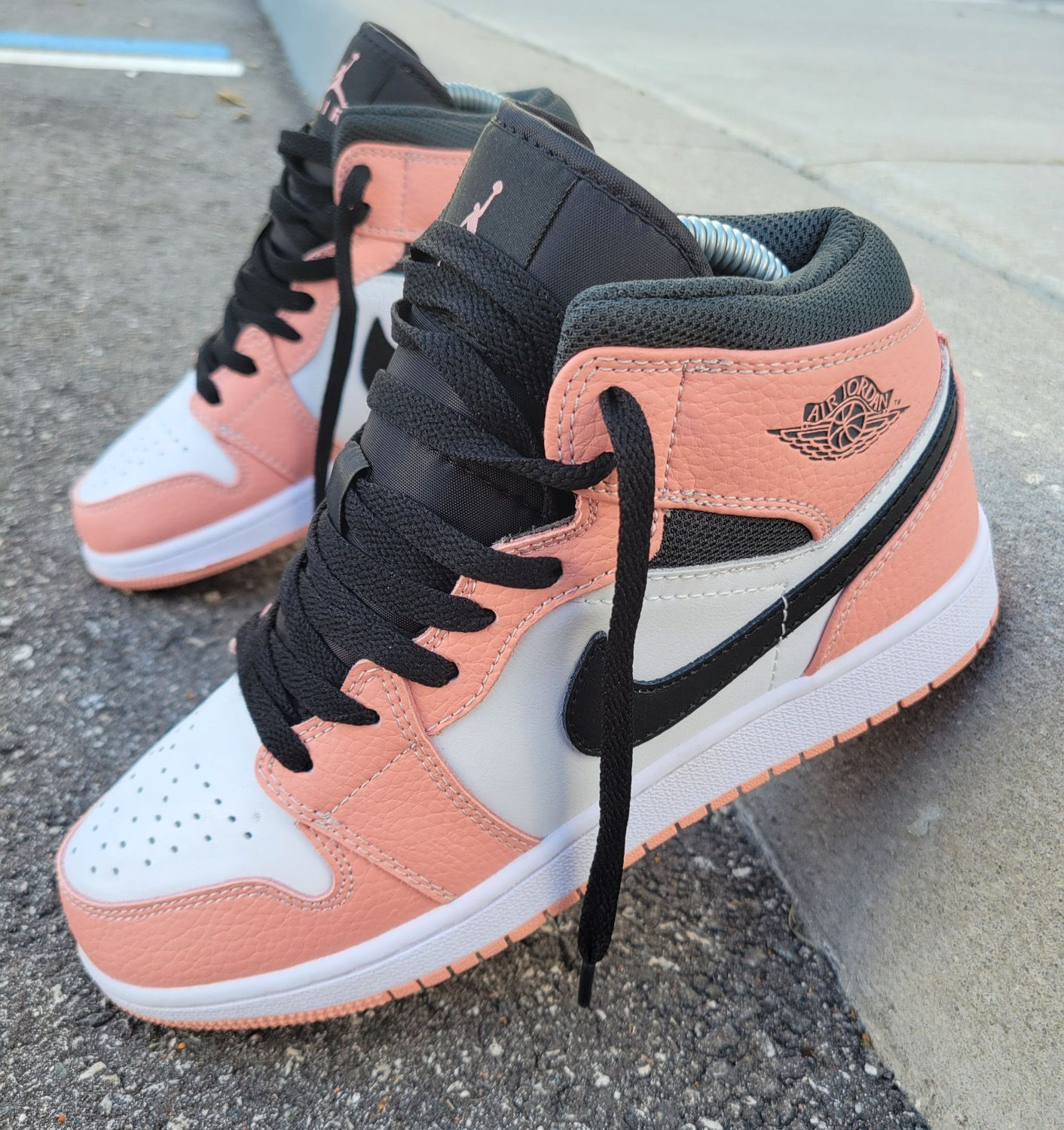AIR JORDAN 1 MID PINK QUARTZ