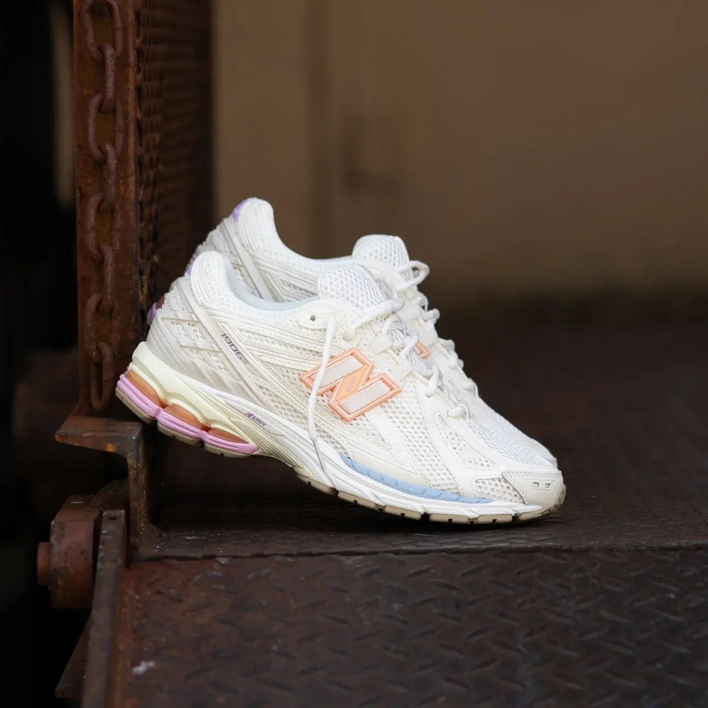NEW BALANCE 1906R WHITE ORANGE