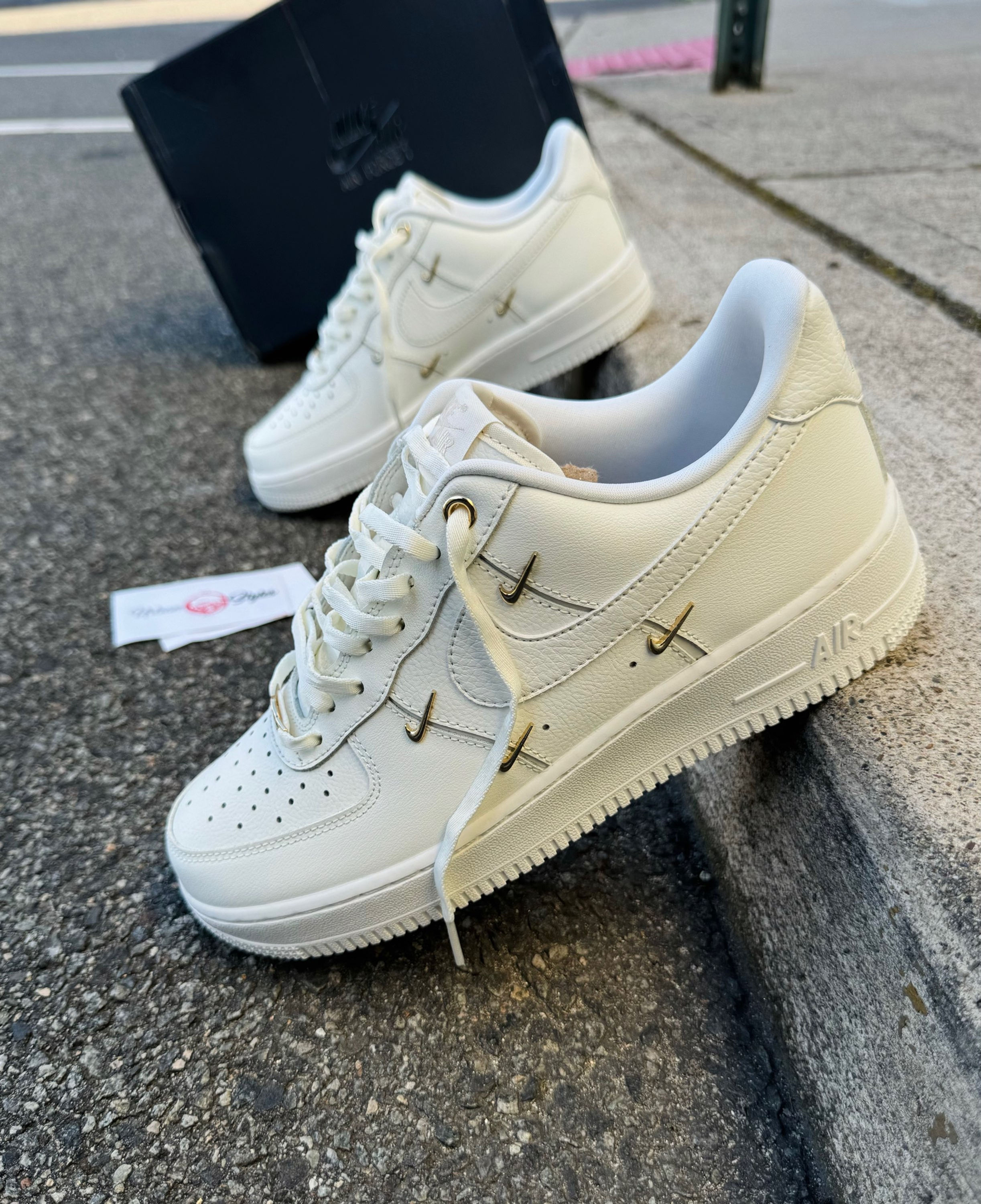 NIKE AIR WMNS FORCE 1 GOLD MINI 