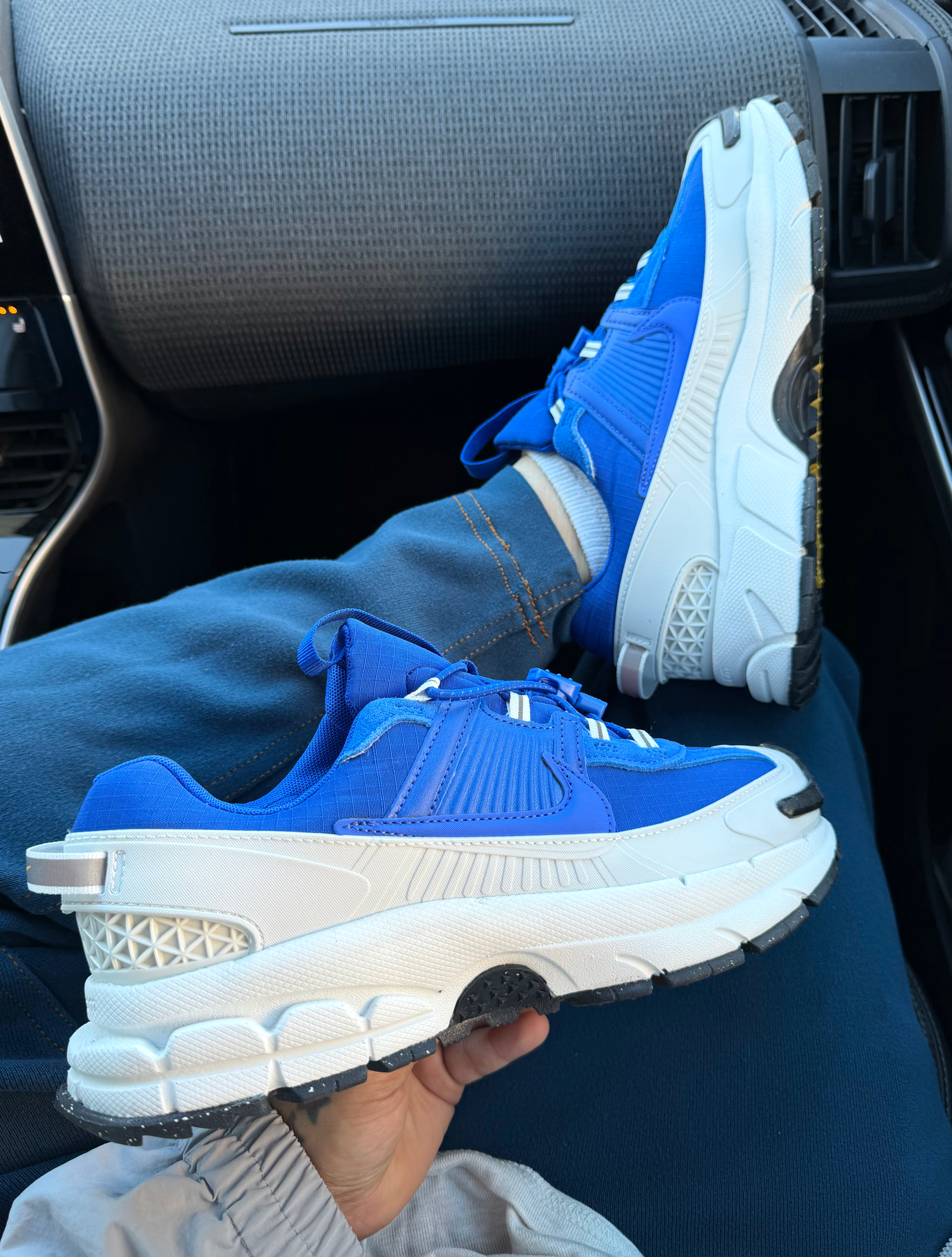 NIKE ZOOM VOMERO ROAM BLUE WHITE