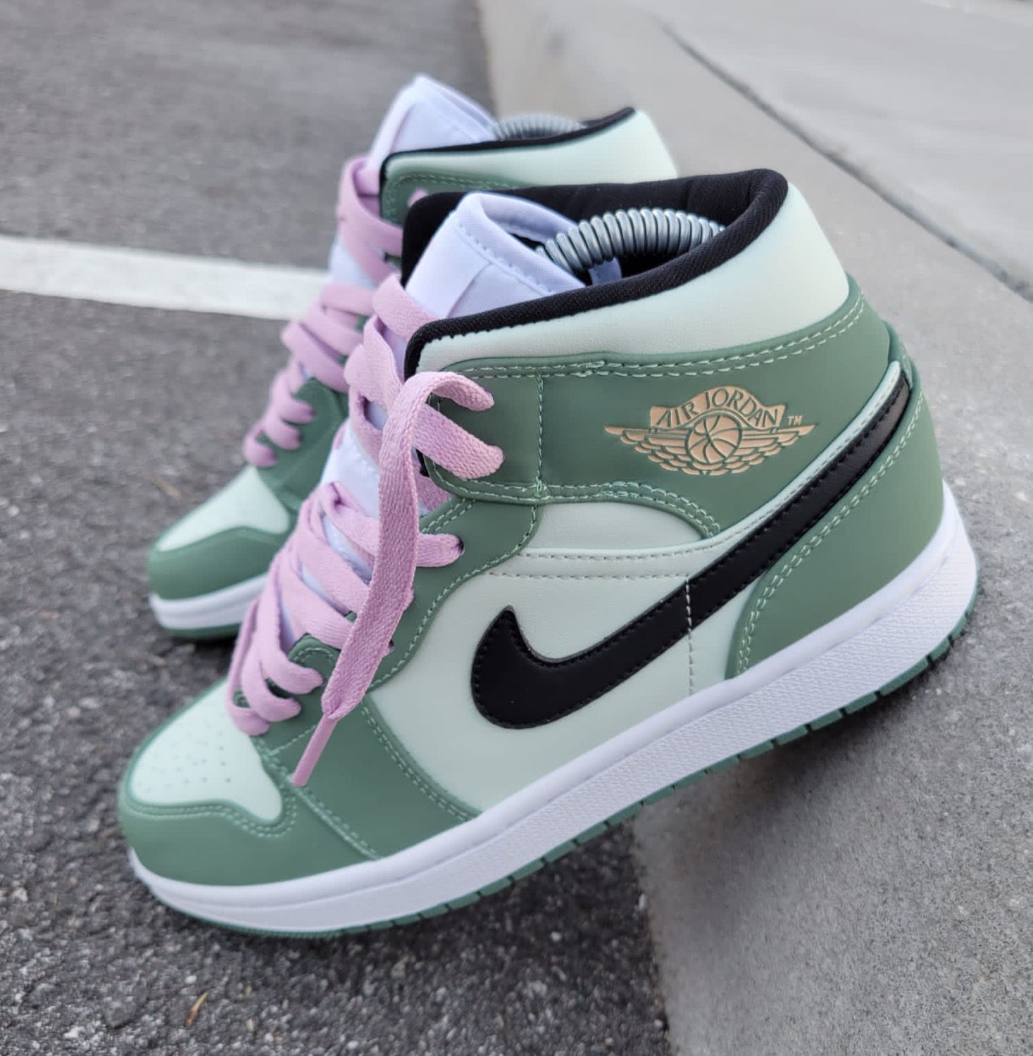 AIR JORDAN 1 RETRO GREEN BLACK PINK