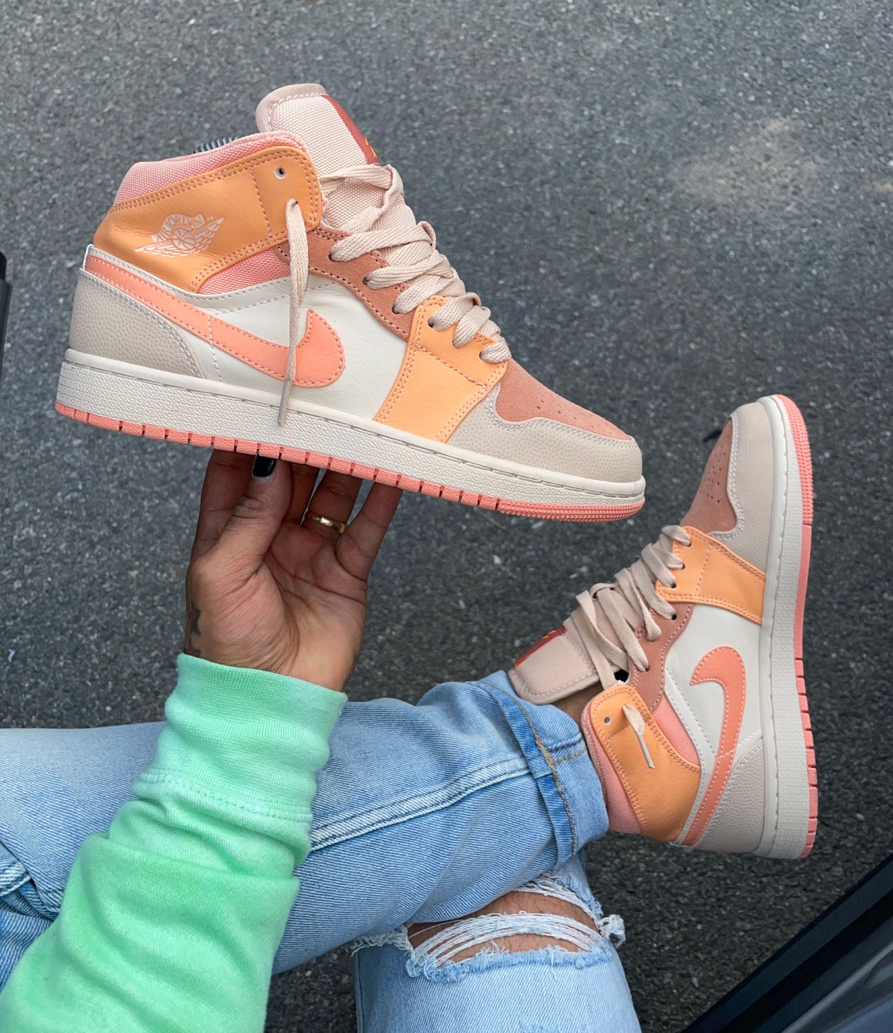 AIR JORDAN APRICOT ORANGE