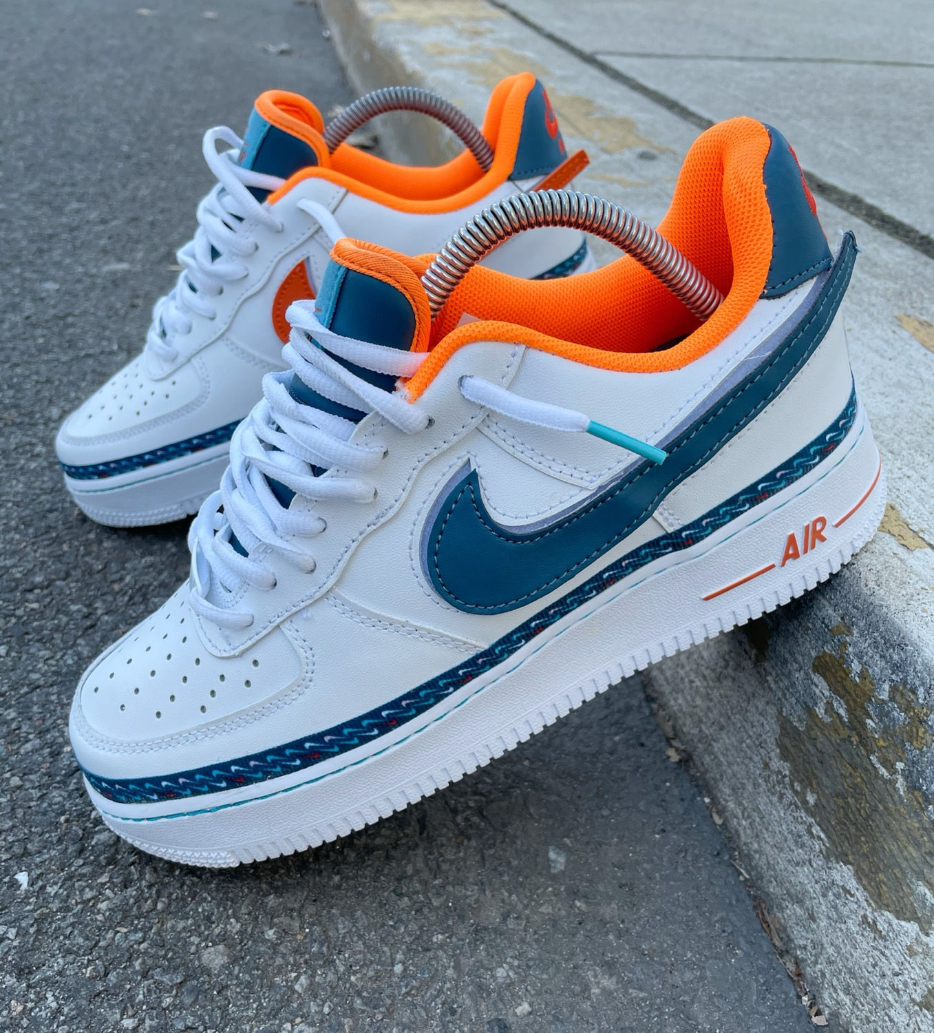 NIKE AIR WHITE BLUE ORANGE 