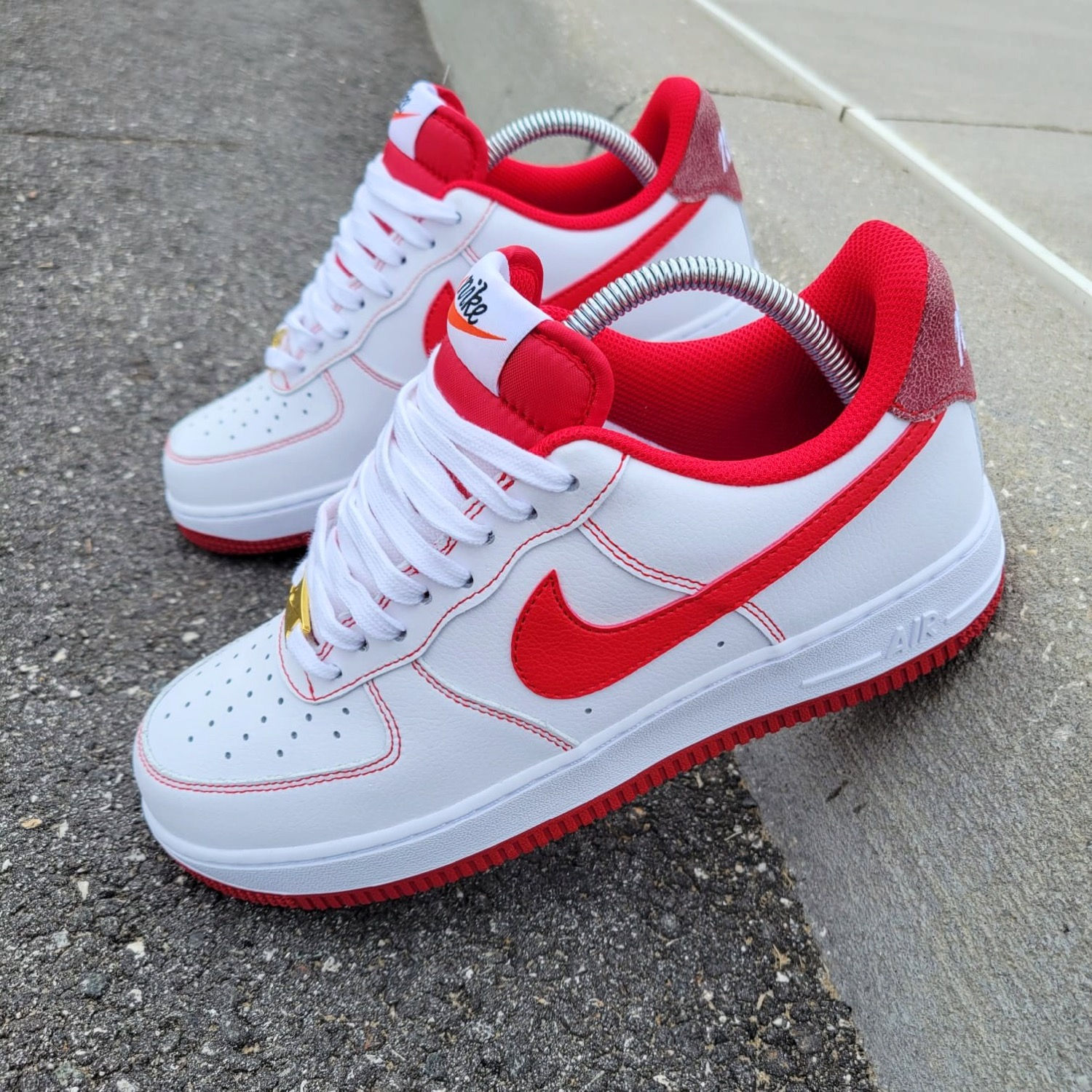 NIKE AIR FORCE WHITE RED