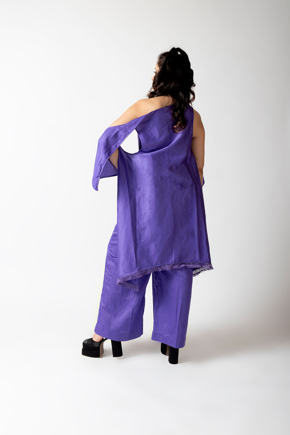 Miniatyrbild: Pleated Jumpsuit with Cape