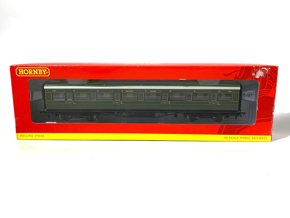 Hornby Maunsell Coach in Southern Railway green livery and sold by Red Pen Railway Models