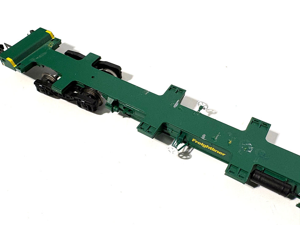 Thumbnail: Hattons H4-FEAE-004 FEA container wagon in Freightliner green