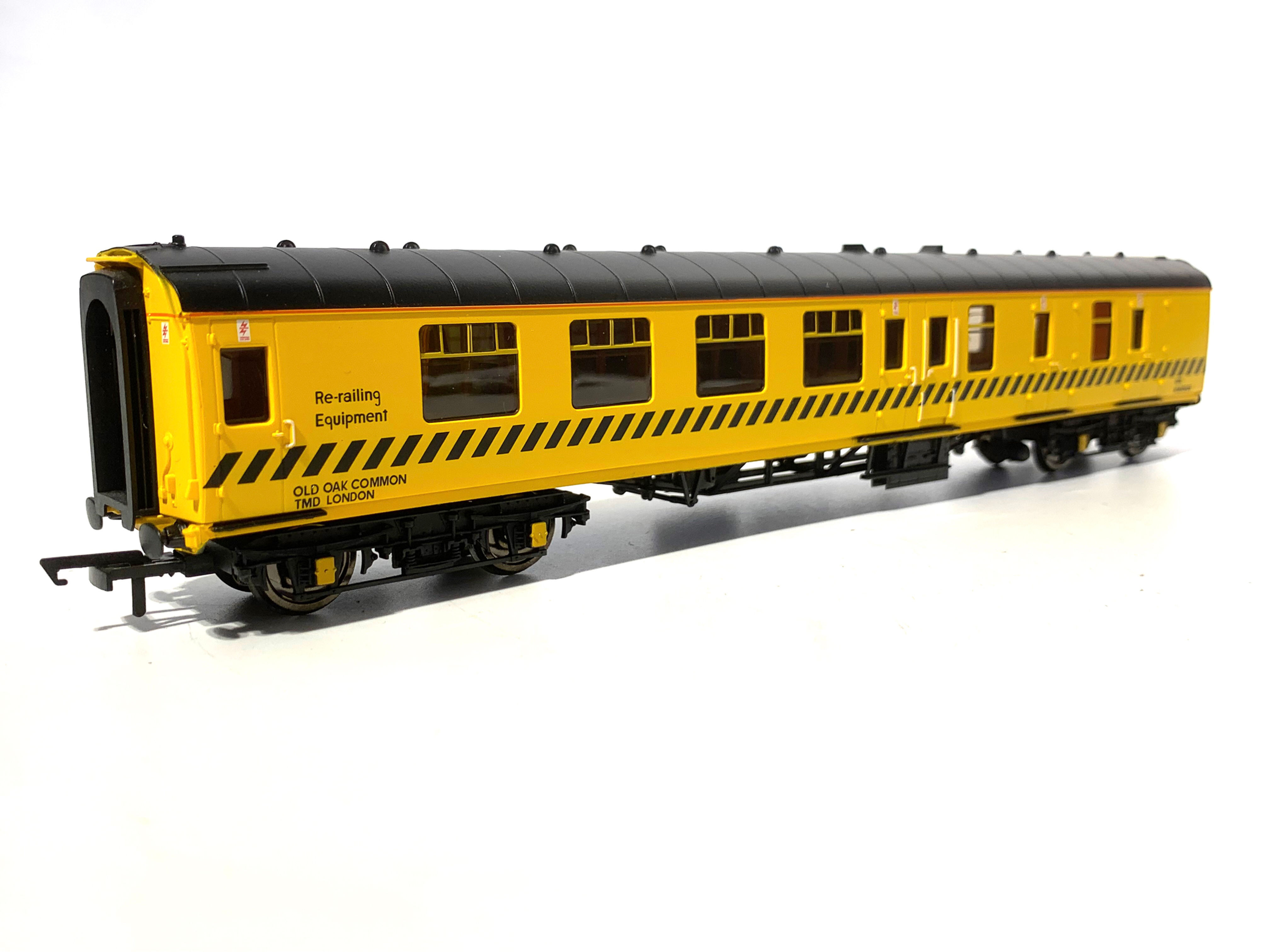 Hornby R4902 OO Gauge BR MK1 Brake Corridor Second BSK Re-Railing Yellow