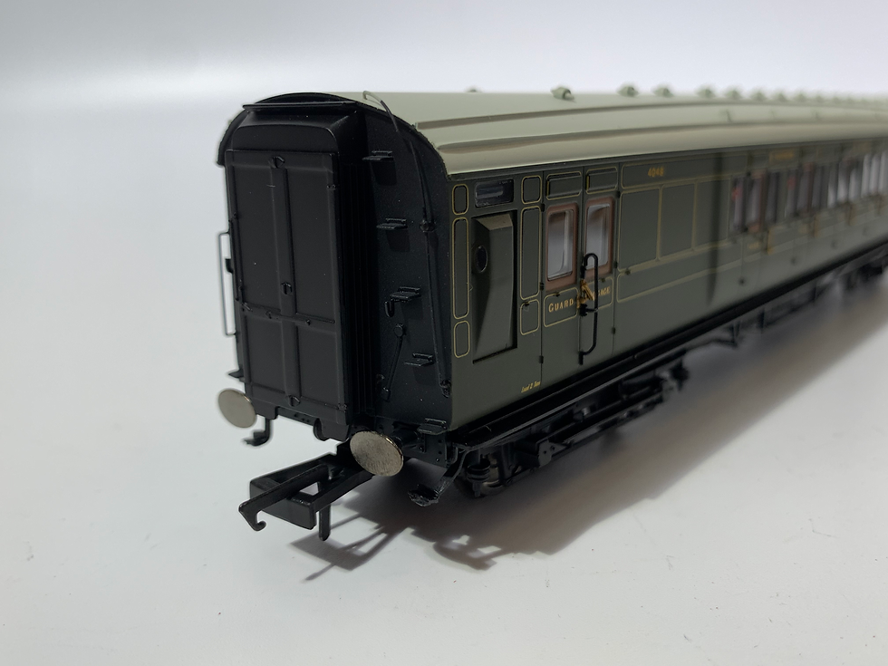 Thumbnail: Hornby Maunsell Coach in Southern Railway green livery and sold by Red Pen Railway Models