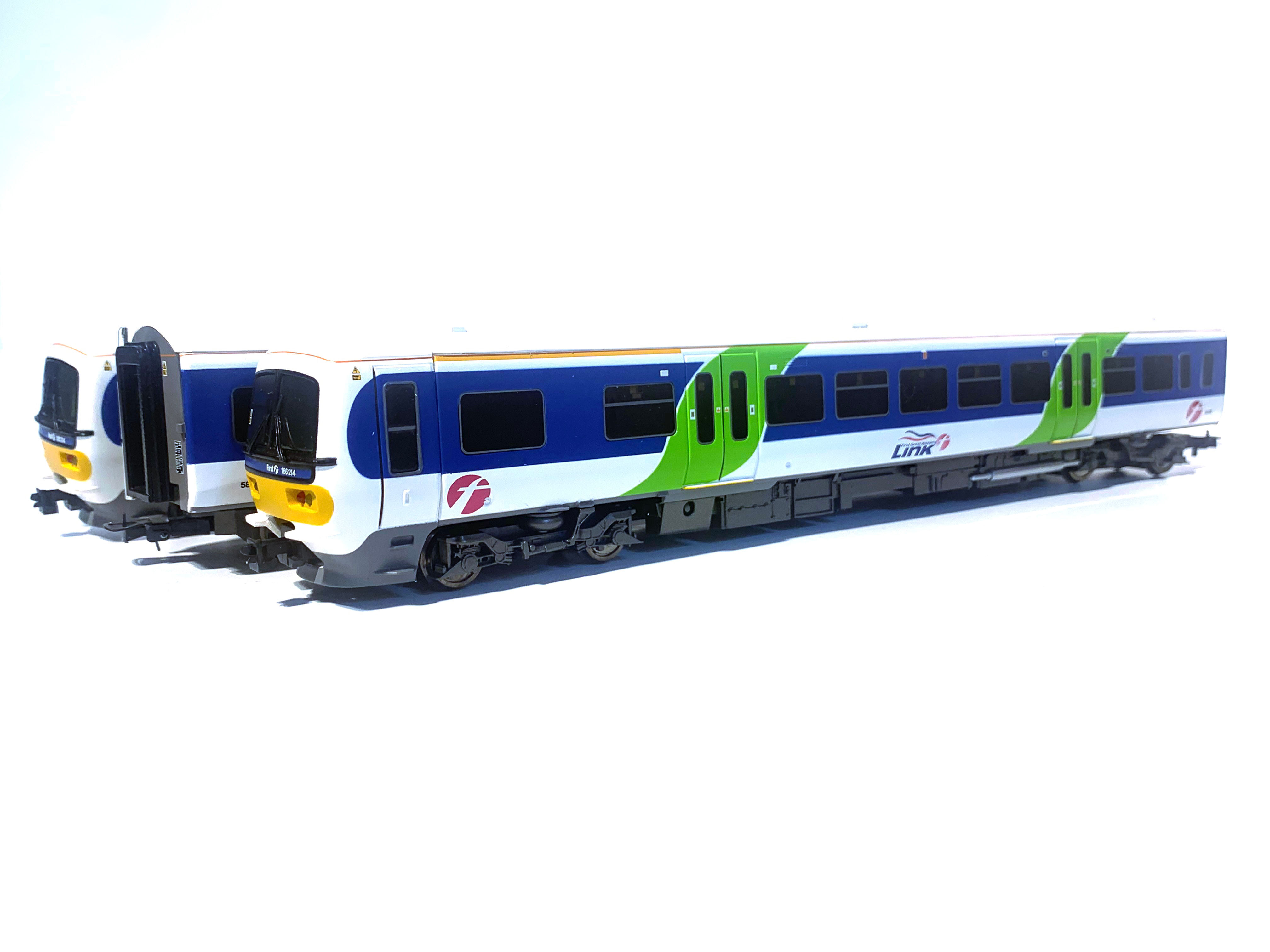 Bachmann 31-027 OO Gauge Class 166 3 Car DMU First Great Western Link