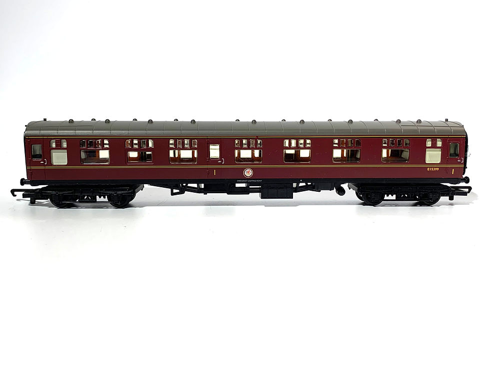 Hornby R1021 OO Gauge BR MK1 Coach in maroon livery
