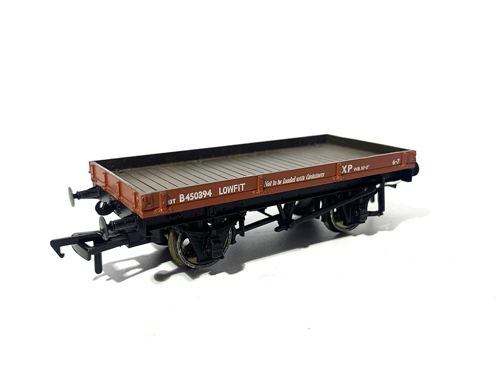 Bachmann 37-477B 1 Plank Lowfit Wagon in BR bauxite livery