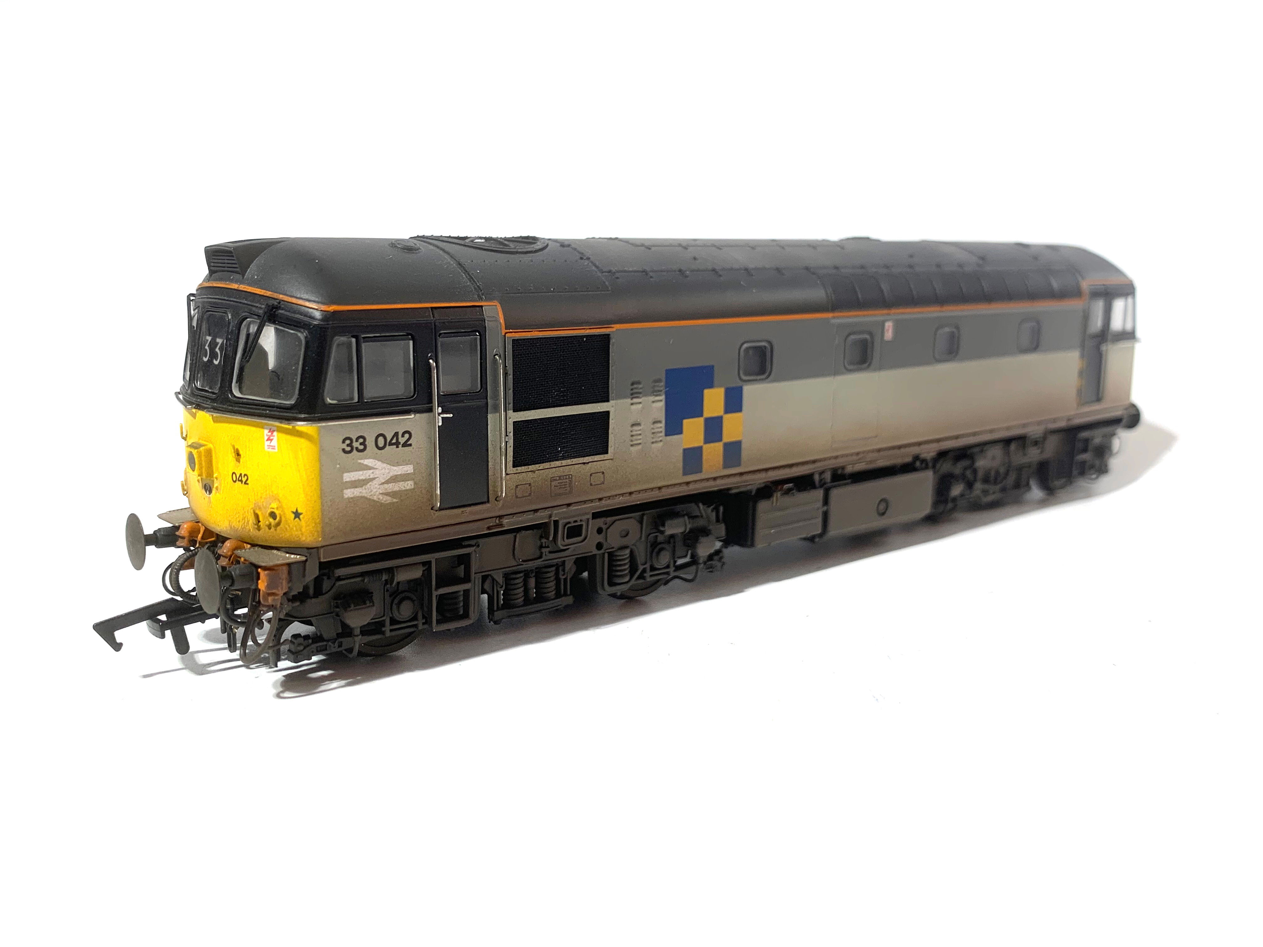 Heljan Class 33 33042 in weathered Railfreight livery