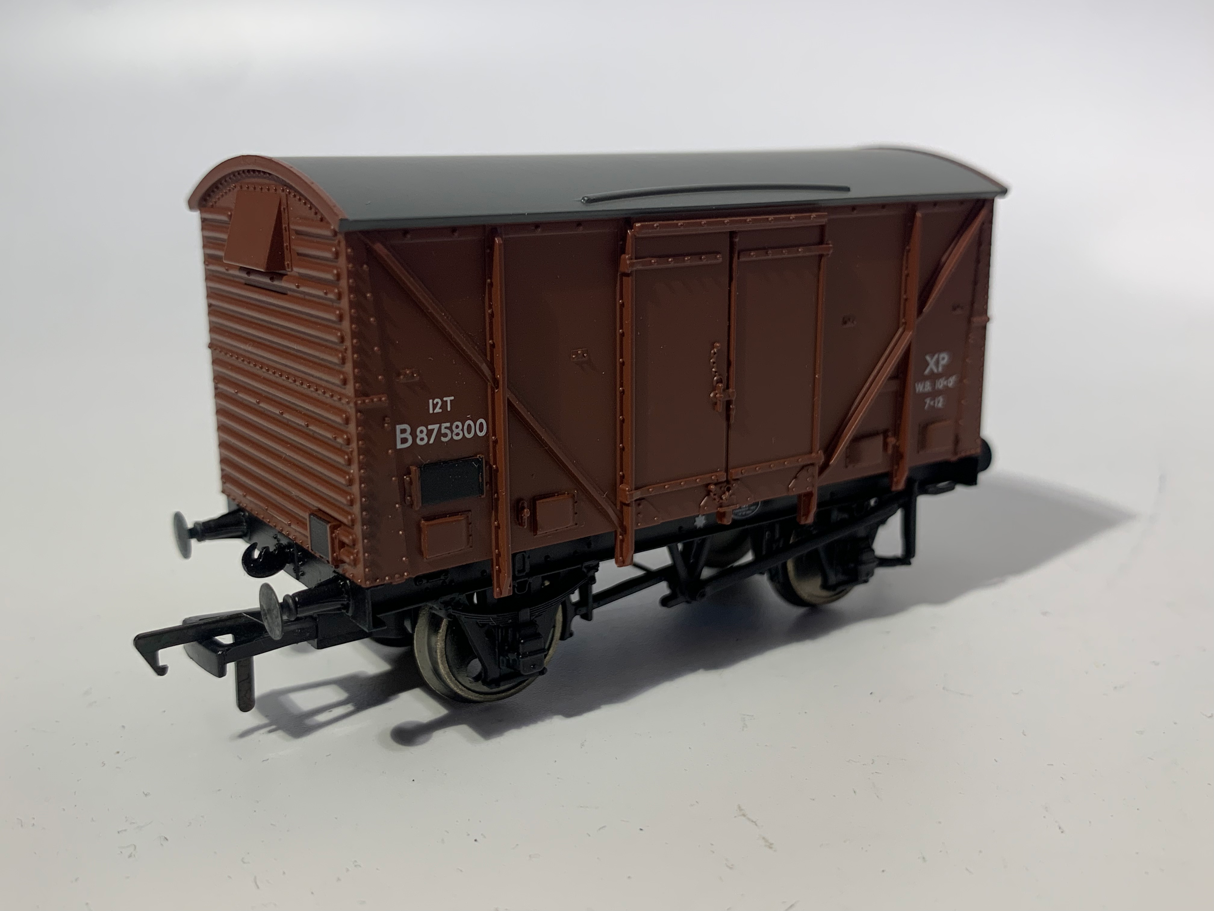 Bachmann 38-180 12T Planked Ventilated Van in BR bauxite livery
