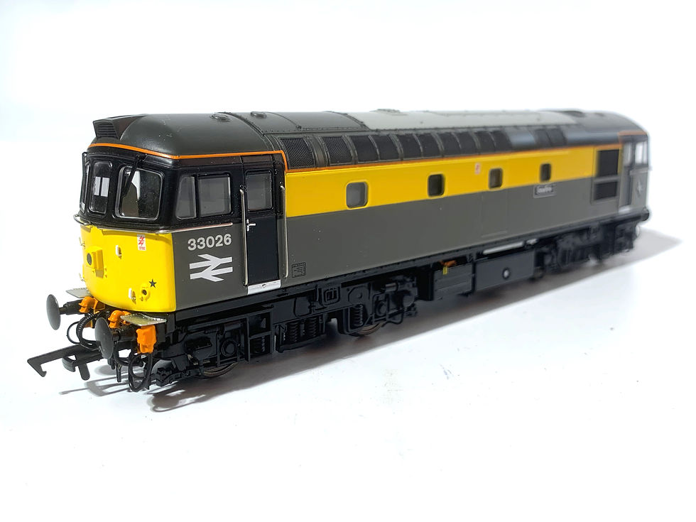 Heljan Class 33 33026 Seafire in BR yellow grey livery