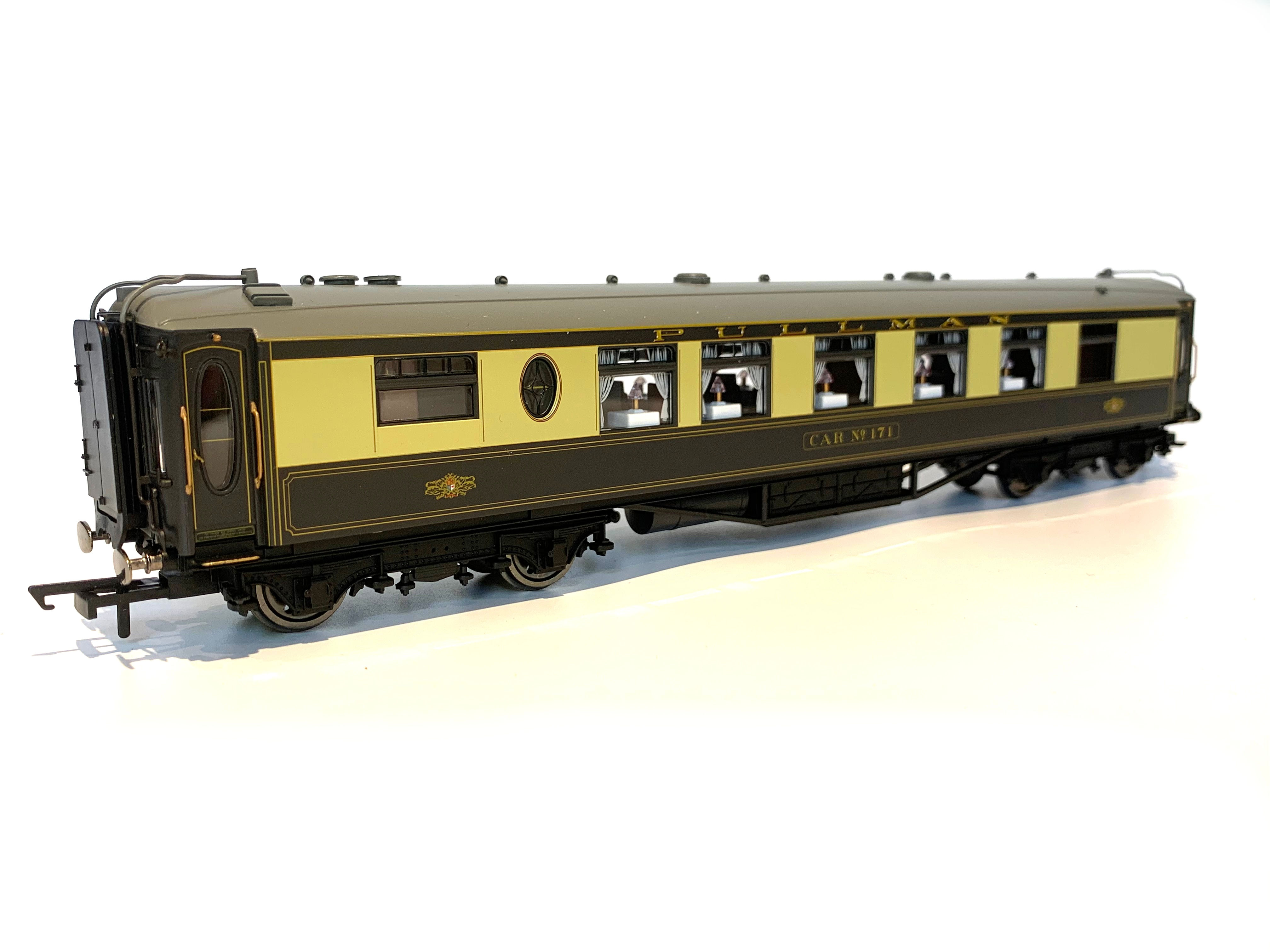 Hornby R4429 OO Gauge Pullman Car