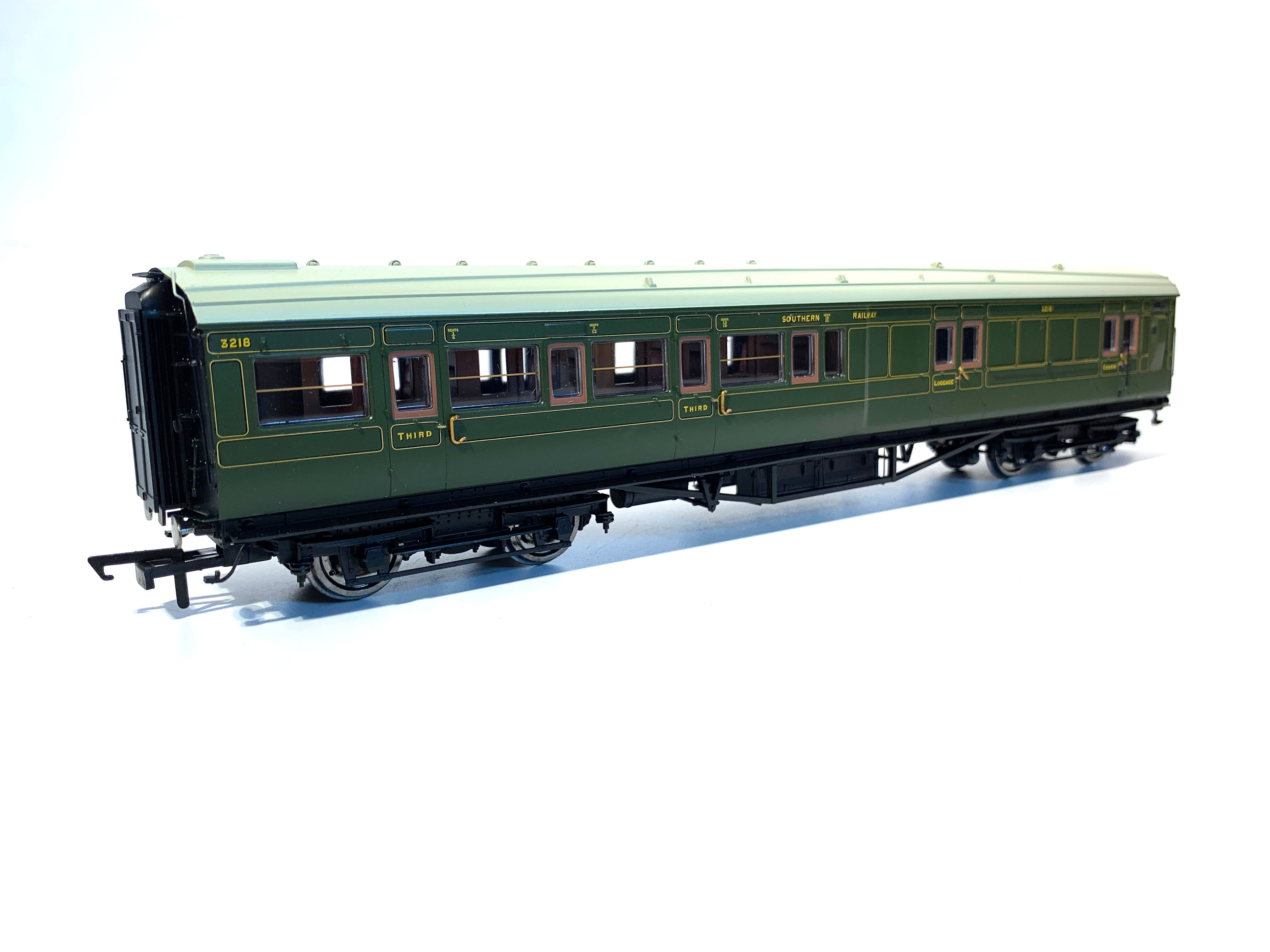 Hornby R4394A Maunsell Coach in Southern Railway green livery sold by Red Pen Railway Models
