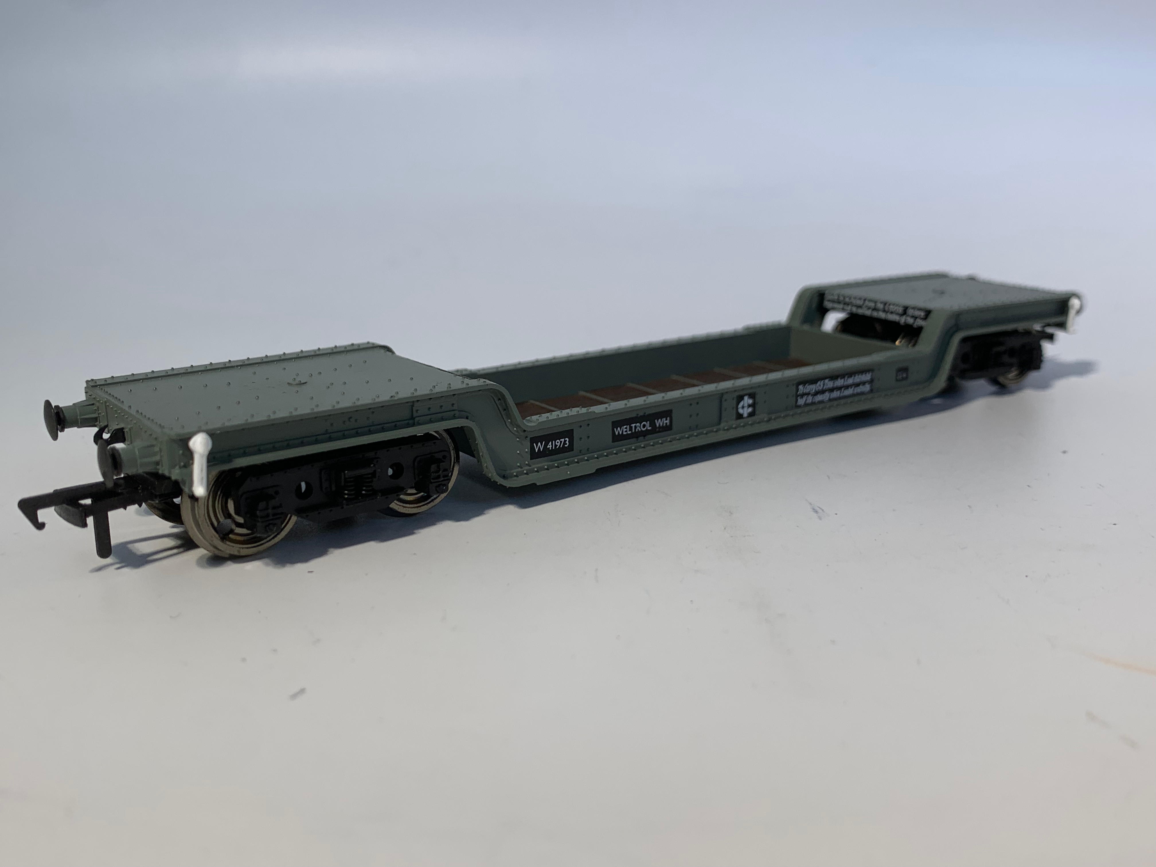 Bachmann 33-901A OO Gauge 45 Ton Bogie Well Wagon BR Grey