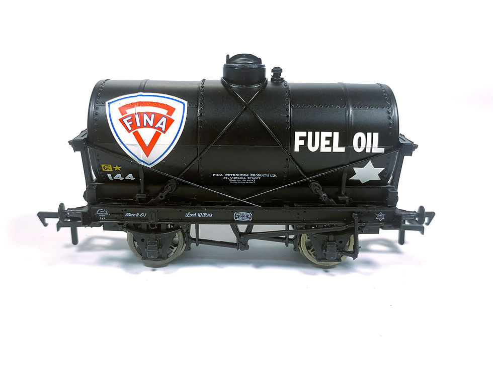Thumbnail: Bachmann 37-658B 14 Ton Tank Wagon in Fina colours